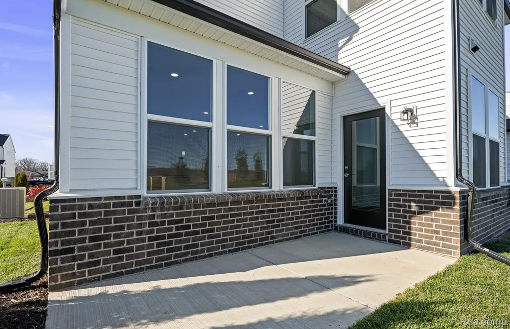 5570 East Spaniel Drive Pittsfield Charter Township MI 48108