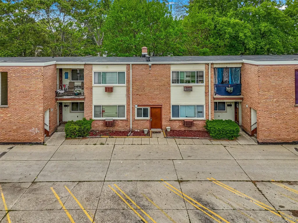 5701-5707 Woodward Street Wayne City MI 48184