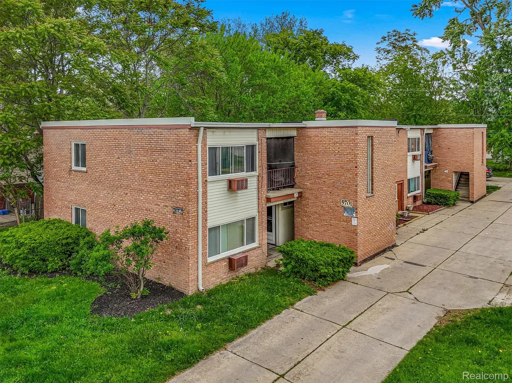5701-5707 Woodward Street Wayne City MI 48184