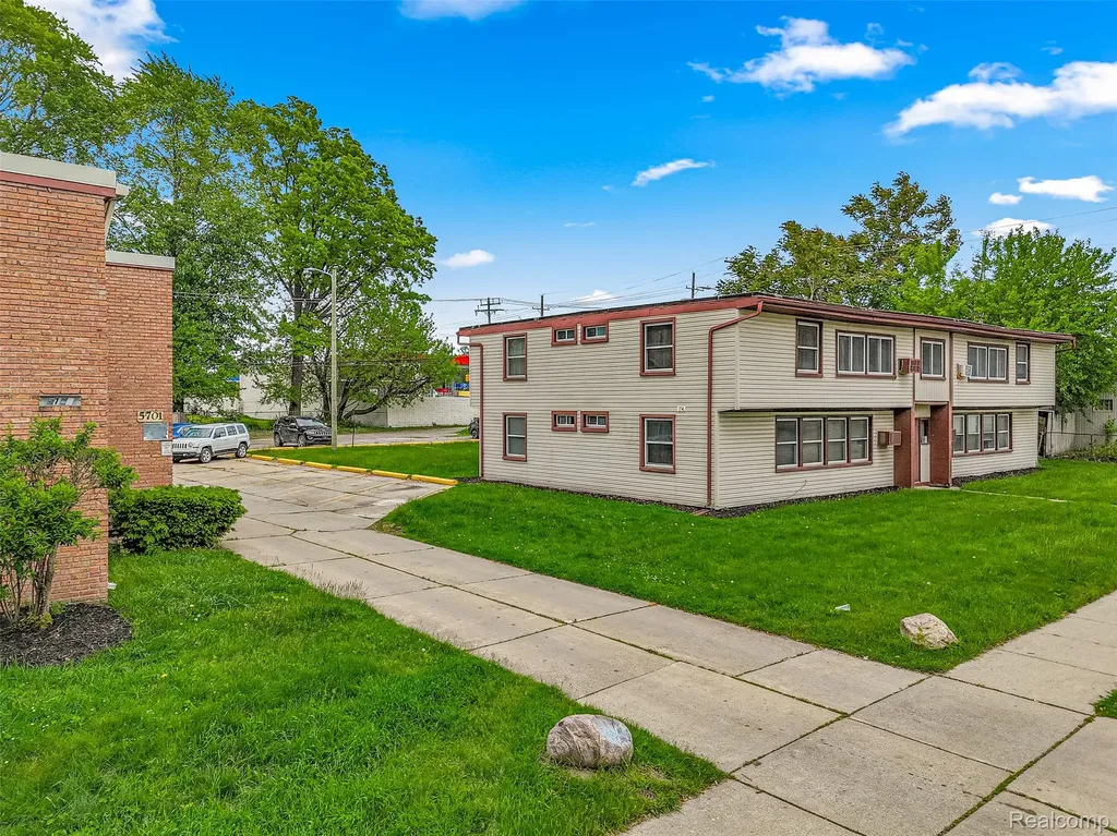 5701-5707 Woodward Street Wayne City MI 48184