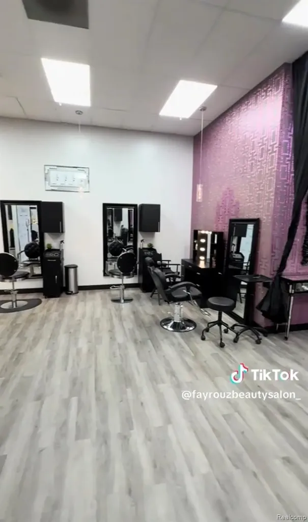 15010 W Warren Dearborn City MI 48126