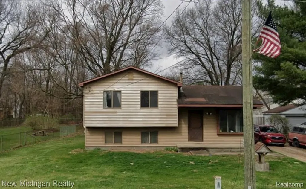 5705 Lake Grove Drive White Lake Charter Township MI 48383