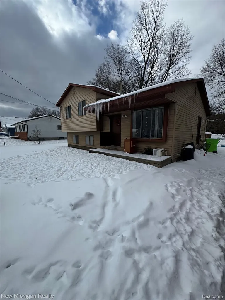 5705 Lake Grove Drive White Lake Charter Township MI 48383