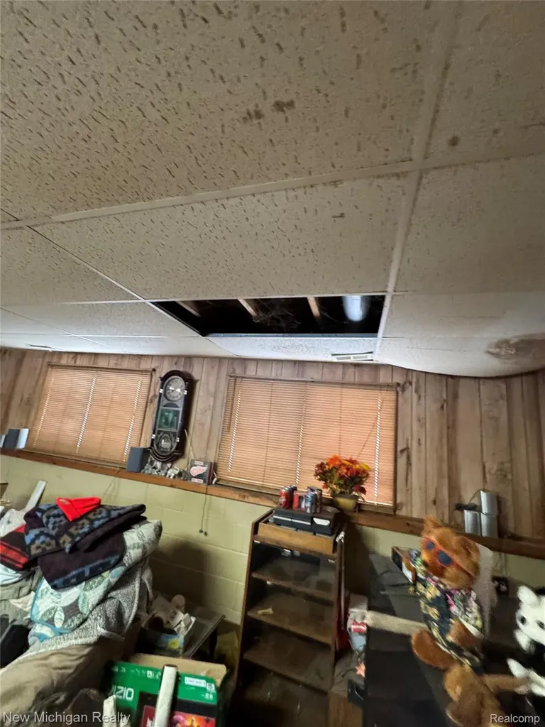 5705 Lake Grove Drive White Lake Charter Township MI 48383
