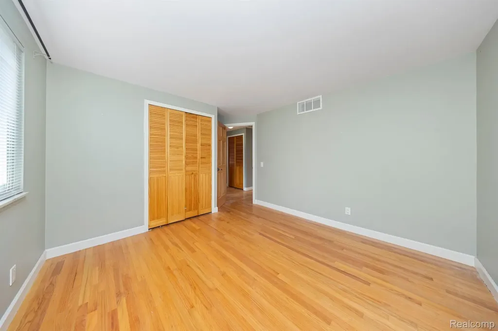 5731 Farmington Road West Bloomfield Charter Township MI 48322