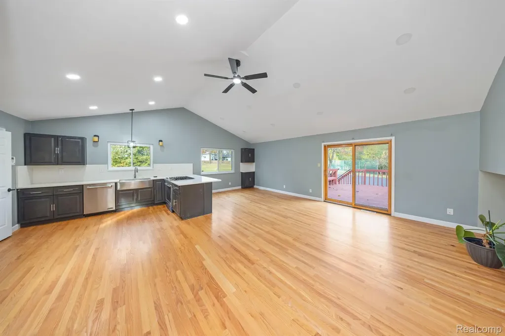5731 Farmington Road West Bloomfield Charter Township MI 48322