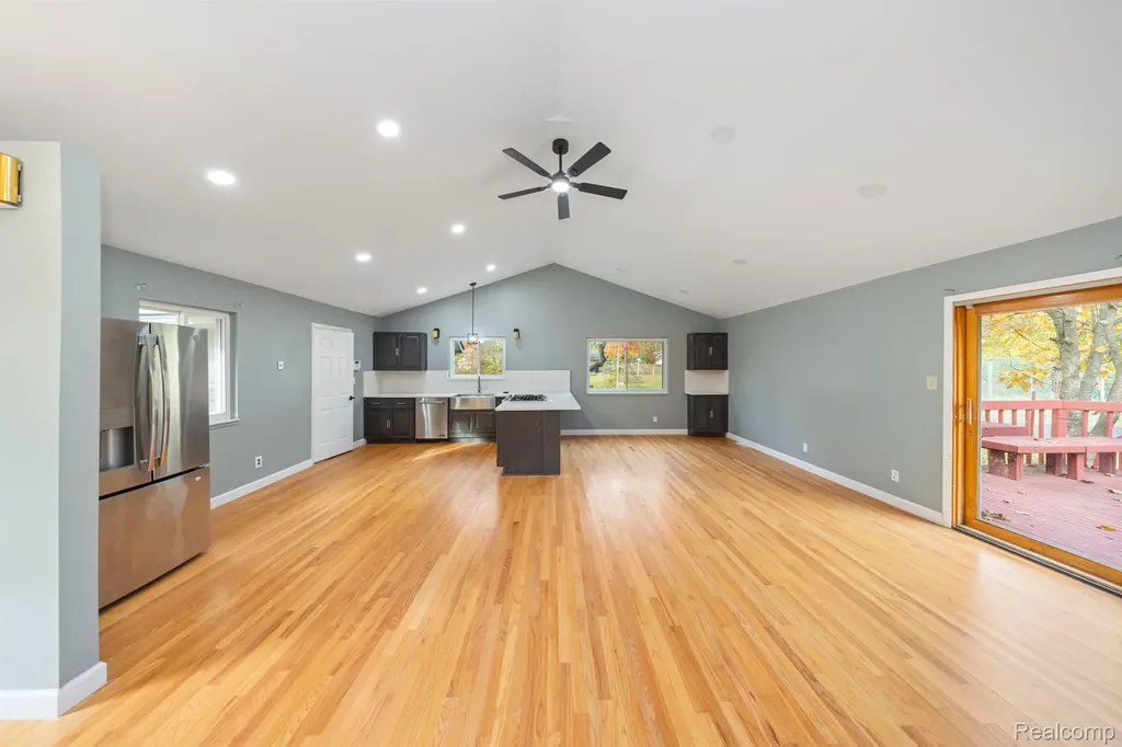 5731 Farmington Road West Bloomfield Charter Township MI 48322