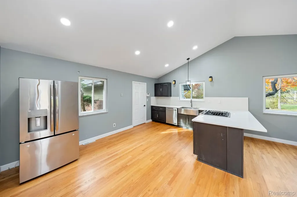 5731 Farmington Road West Bloomfield Charter Township MI 48322