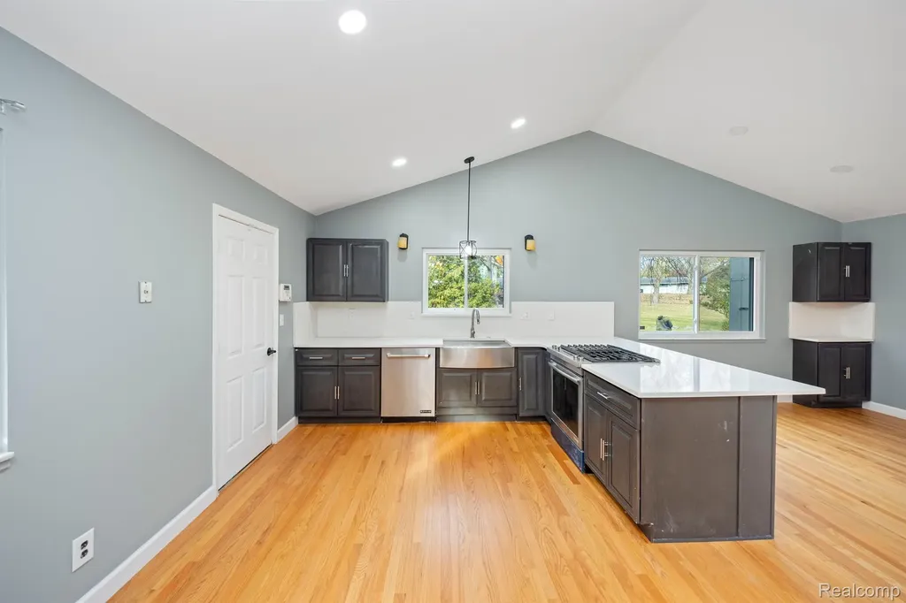 5731 Farmington Road West Bloomfield Charter Township MI 48322