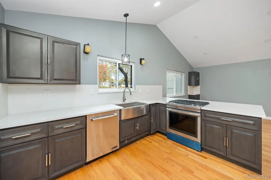 5731 Farmington Road West Bloomfield Charter Township MI 48322