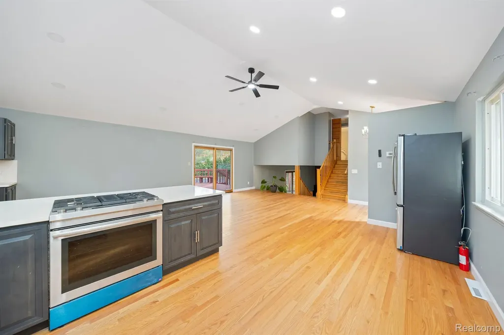 5731 Farmington Road West Bloomfield Charter Township MI 48322