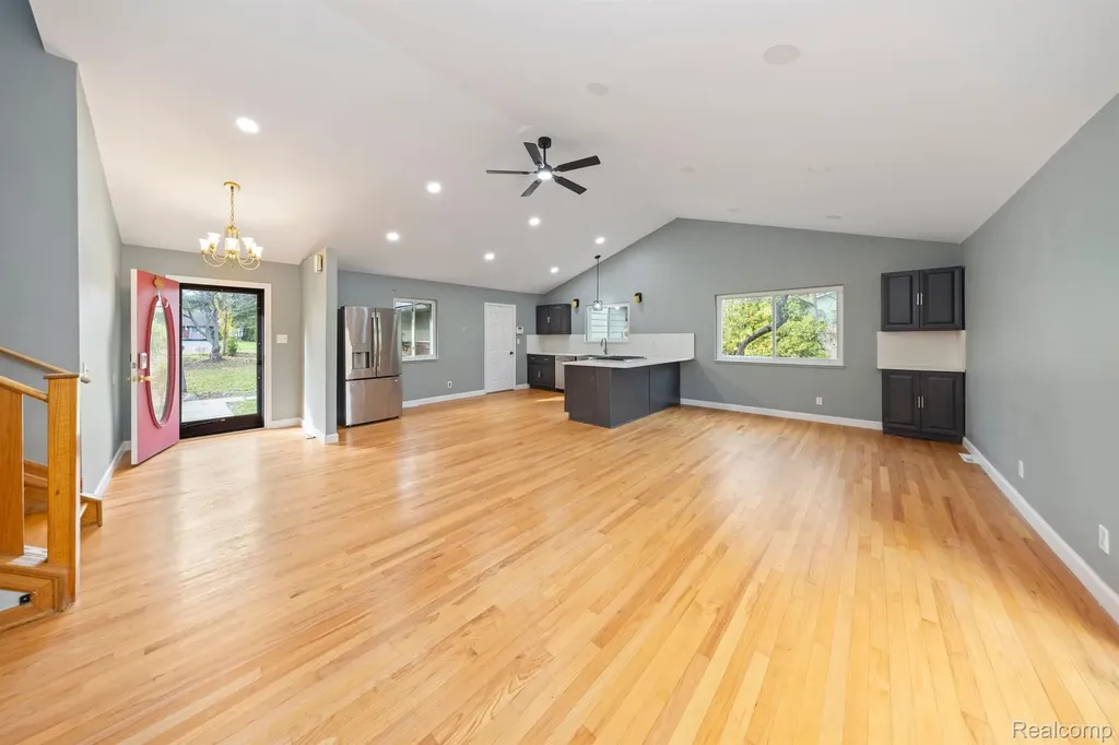 5731 Farmington Road West Bloomfield Charter Township MI 48322