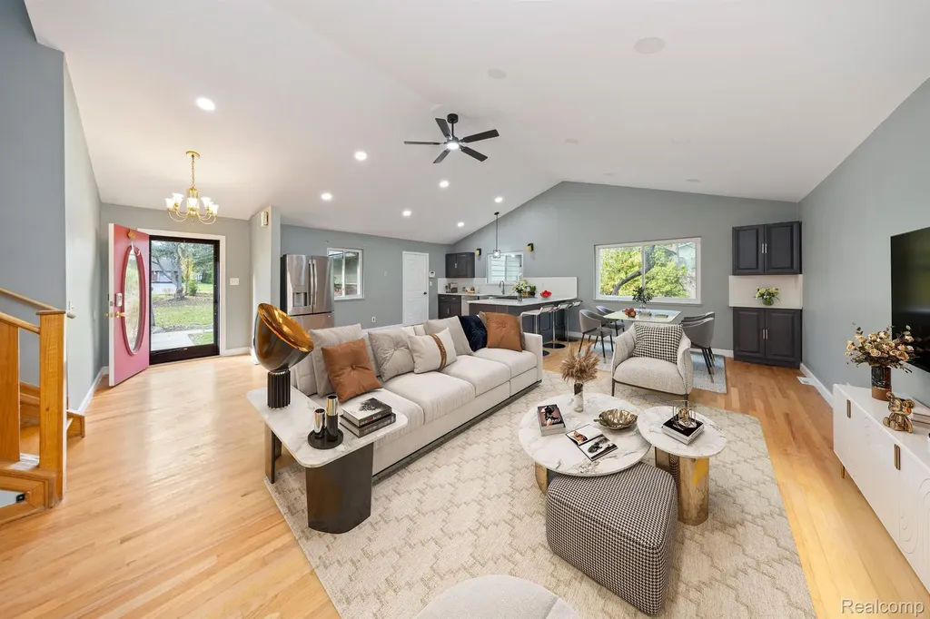 5731 Farmington Road West Bloomfield Charter Township MI 48322