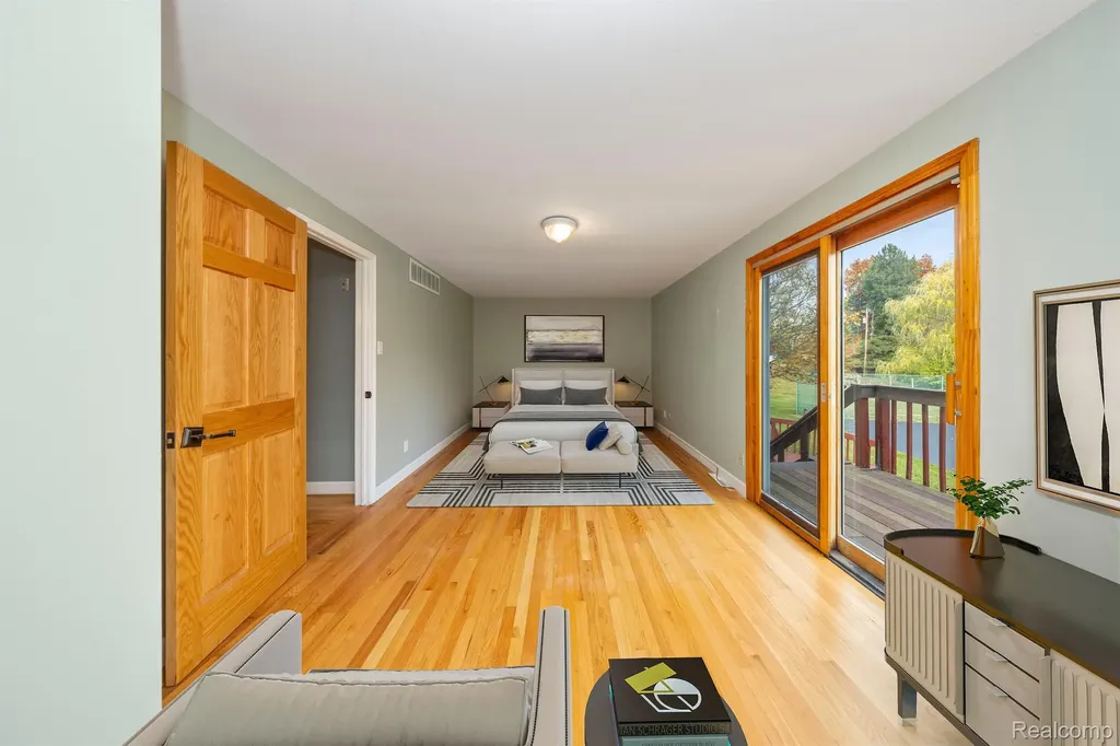 5731 Farmington Road West Bloomfield Charter Township MI 48322