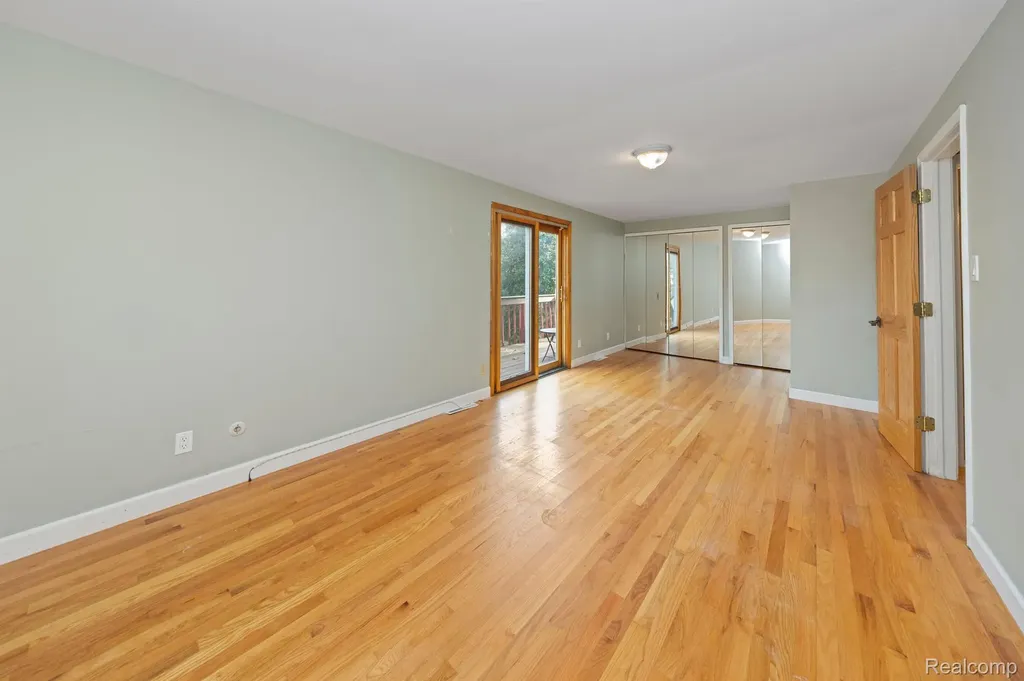 5731 Farmington Road West Bloomfield Charter Township MI 48322