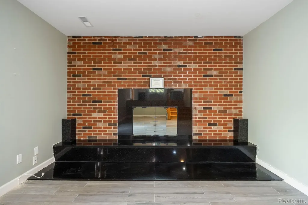 5731 Farmington Road West Bloomfield Charter Township MI 48322