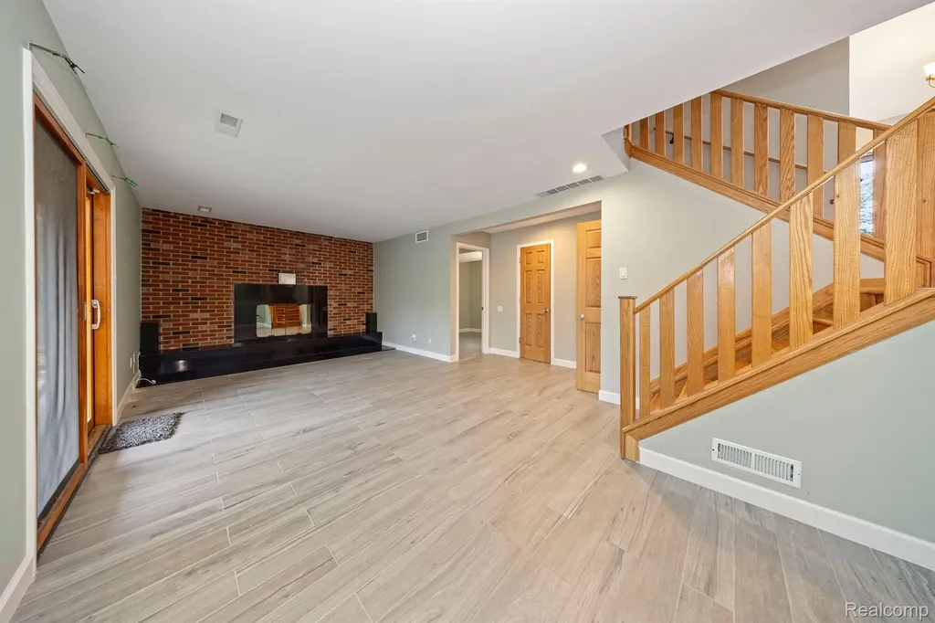 5731 Farmington Road West Bloomfield Charter Township MI 48322