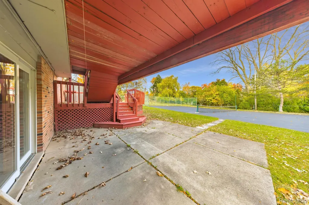 5731 Farmington Road West Bloomfield Charter Township MI 48322