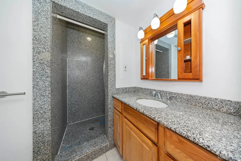 5731 Farmington Road West Bloomfield Charter Township MI 48322