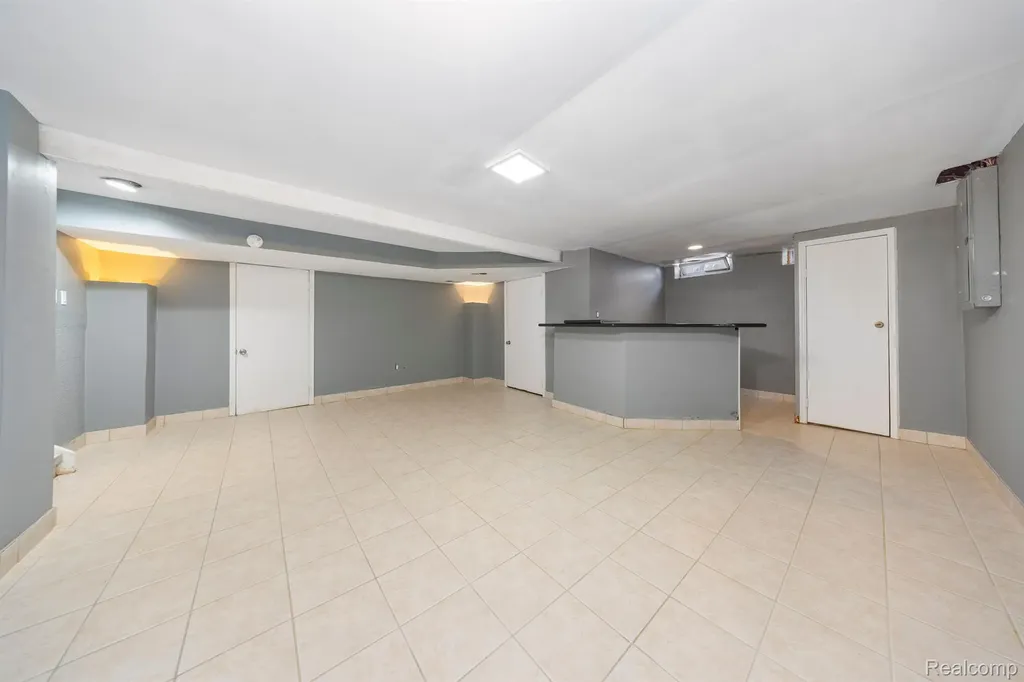 5731 Farmington Road West Bloomfield Charter Township MI 48322