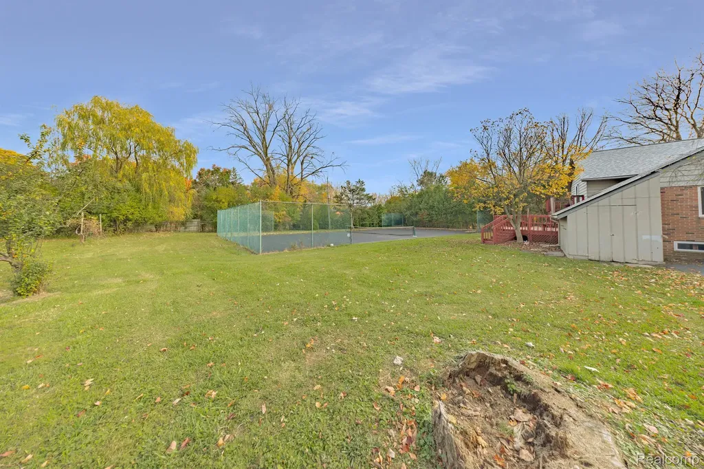 5731 Farmington Road West Bloomfield Charter Township MI 48322
