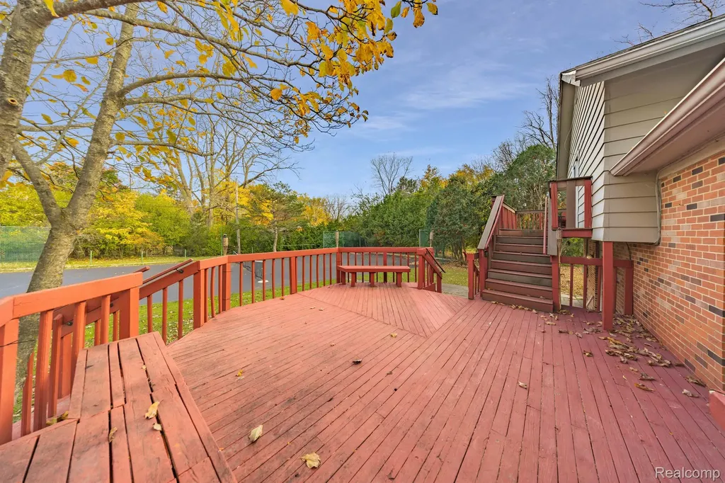 5731 Farmington Road West Bloomfield Charter Township MI 48322