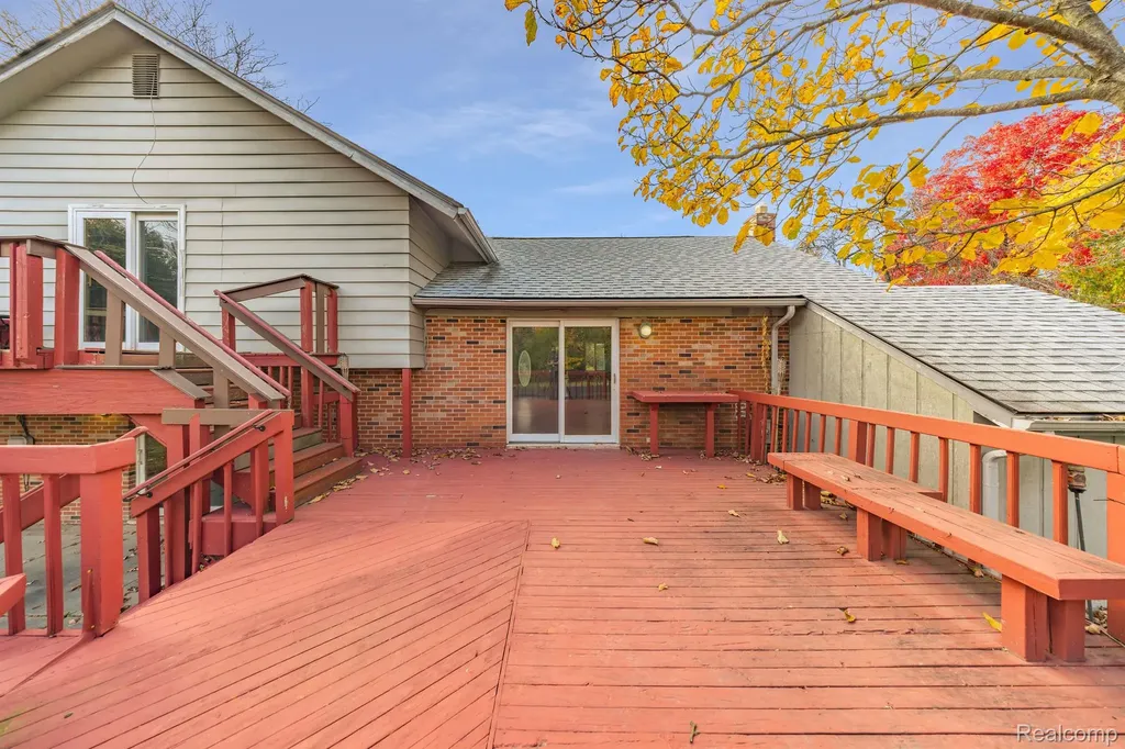 5731 Farmington Road West Bloomfield Charter Township MI 48322