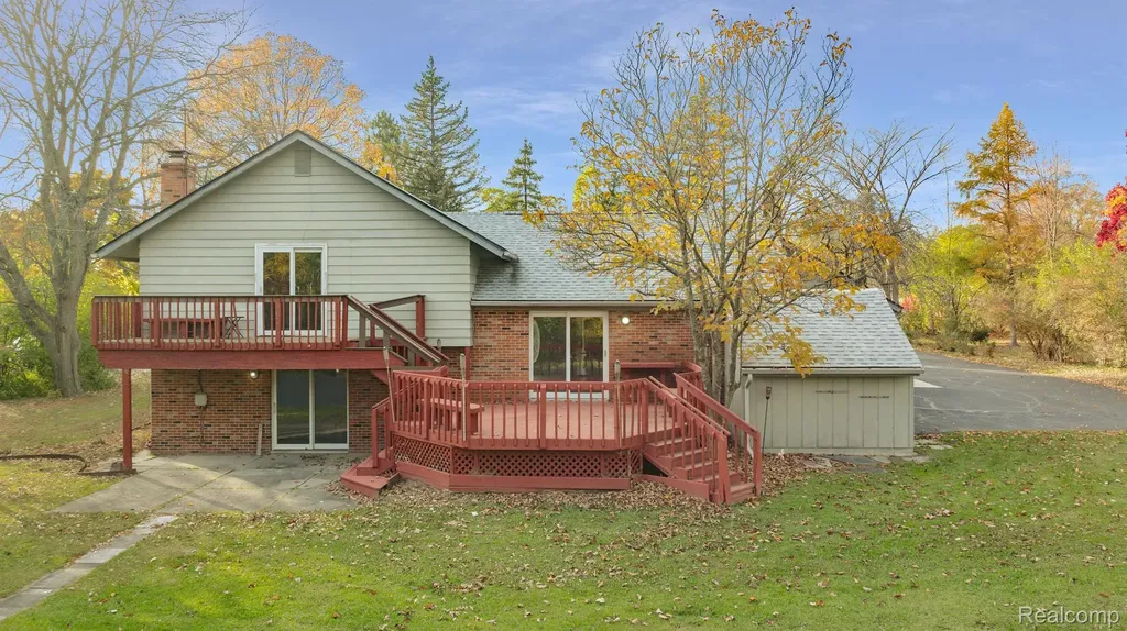 5731 Farmington Road West Bloomfield Charter Township MI 48322