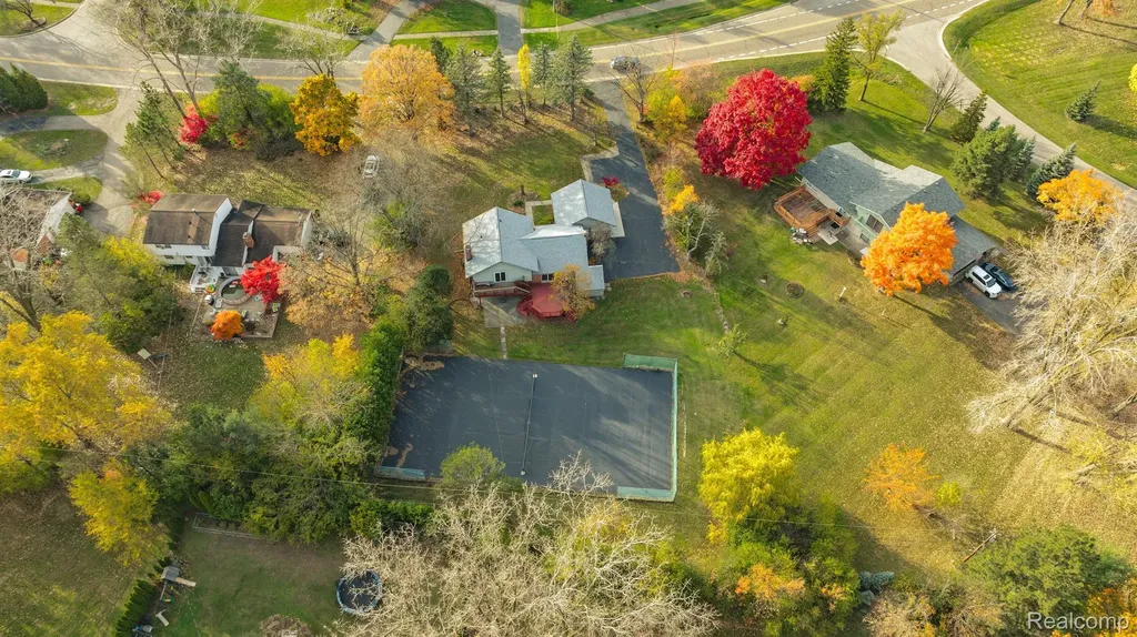 5731 Farmington Road West Bloomfield Charter Township MI 48322