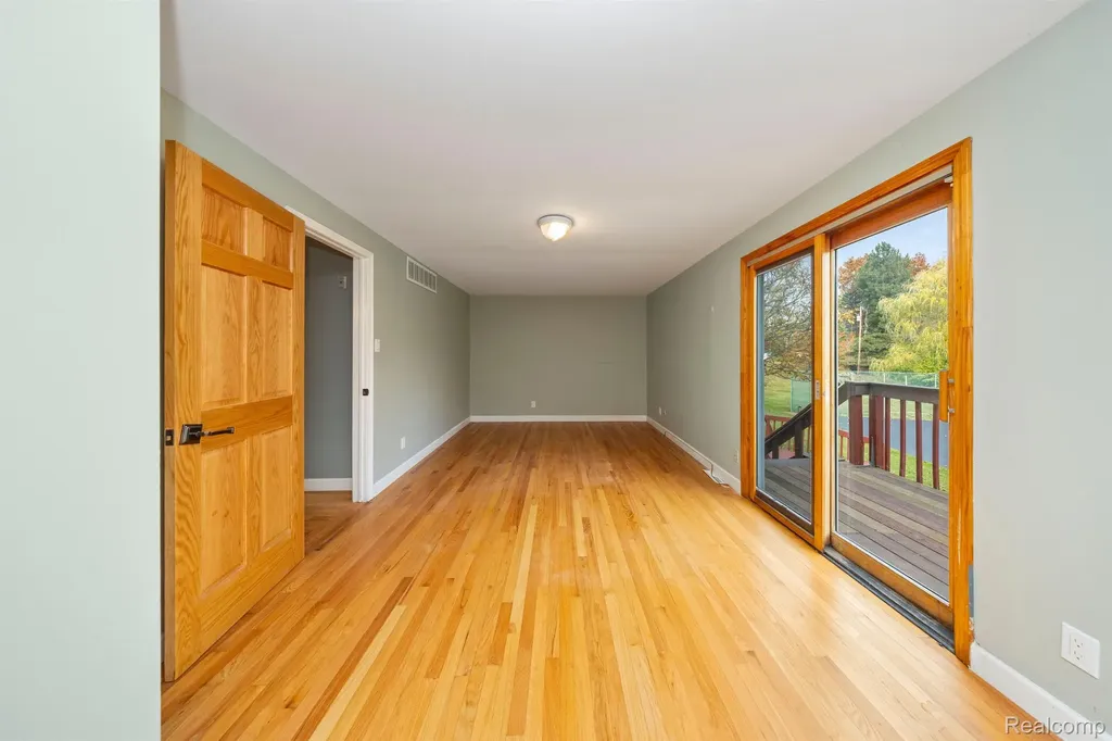 5731 Farmington Road West Bloomfield Charter Township MI 48322