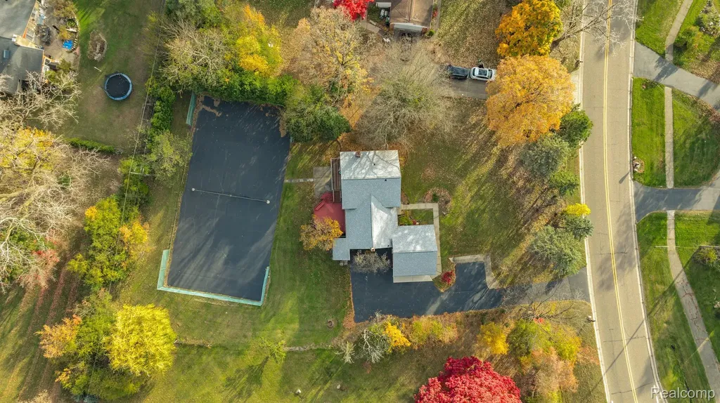 5731 Farmington Road West Bloomfield Charter Township MI 48322