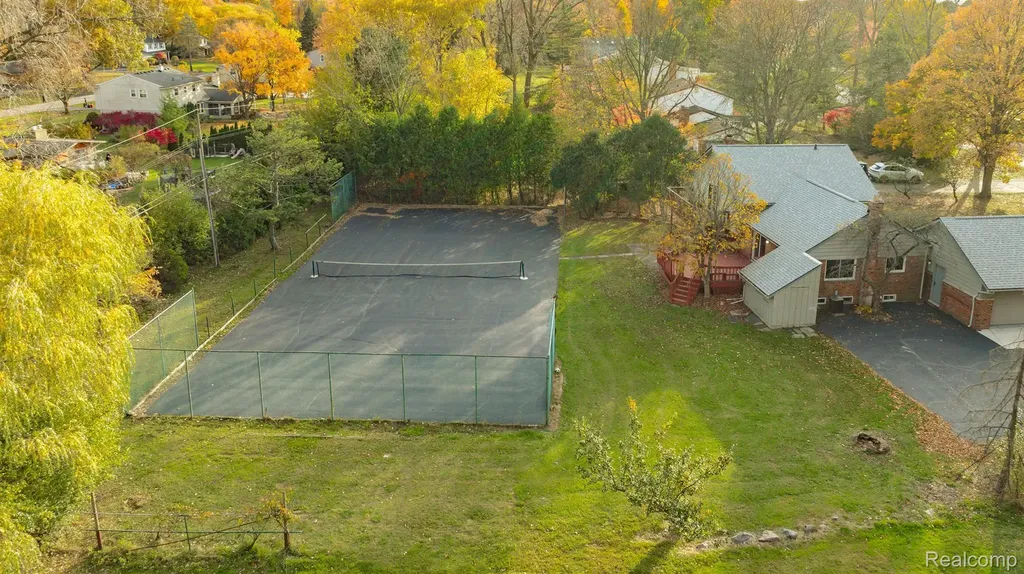 5731 Farmington Road West Bloomfield Charter Township MI 48322