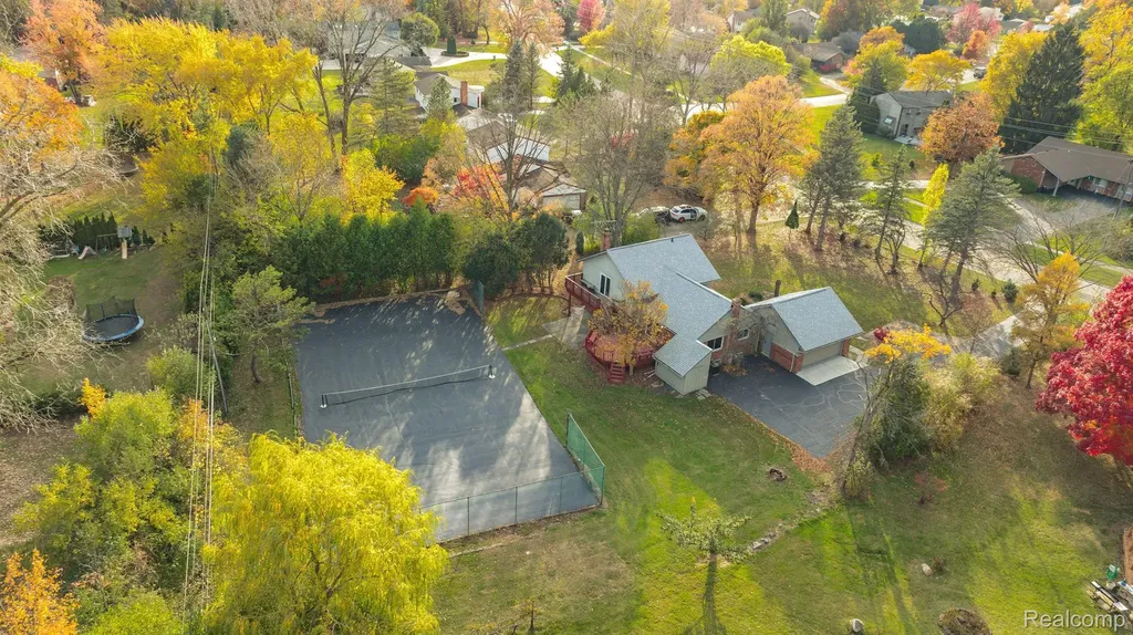 5731 Farmington Road West Bloomfield Charter Township MI 48322