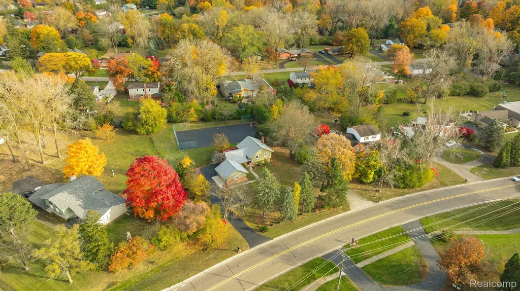 5731 Farmington Road West Bloomfield Charter Township MI 48322