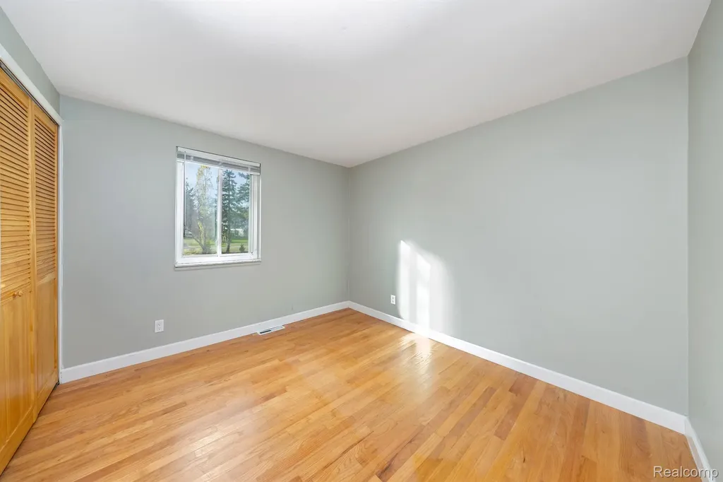 5731 Farmington Road West Bloomfield Charter Township MI 48322
