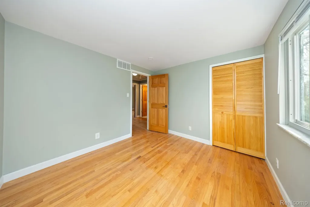 5731 Farmington Road West Bloomfield Charter Township MI 48322