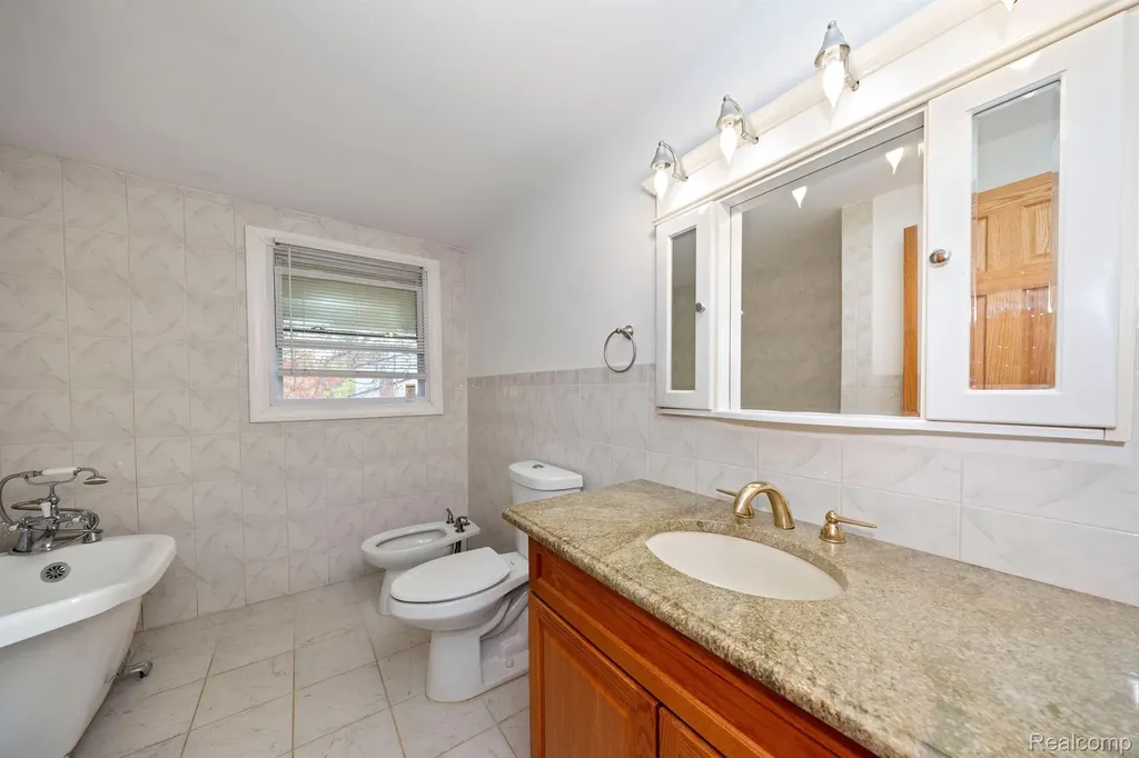 5731 Farmington Road West Bloomfield Charter Township MI 48322