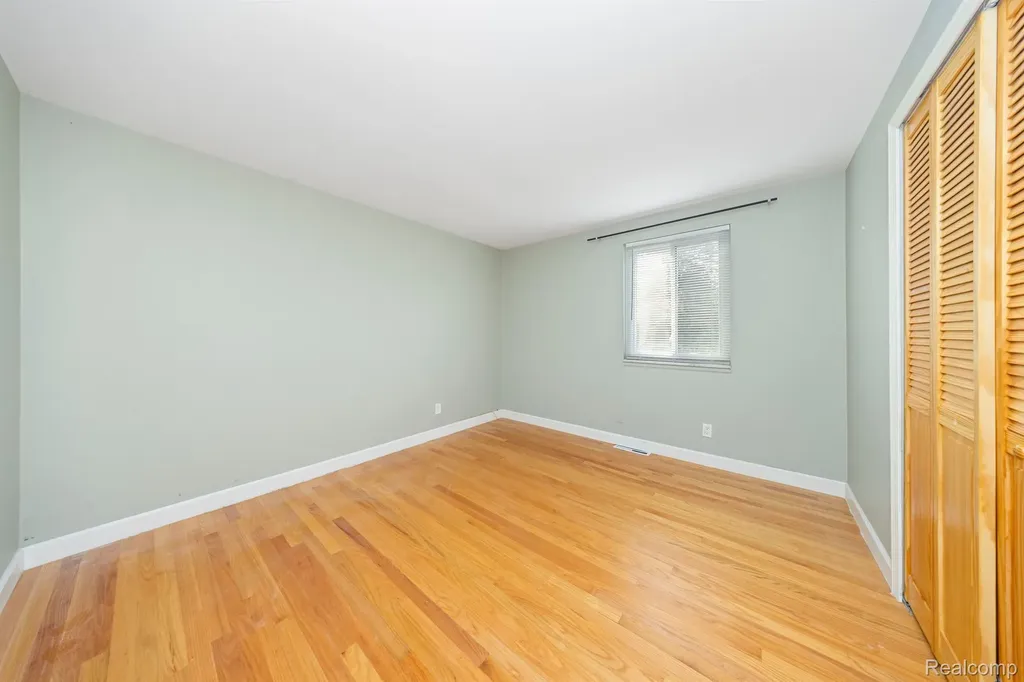 5731 Farmington Road West Bloomfield Charter Township MI 48322