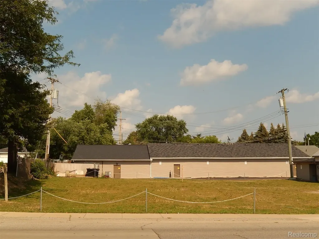 333 S Lafayette Street South Lyon City MI 48178