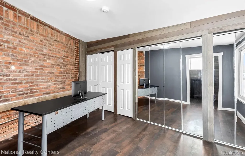 22917-22919 Woodward Avenue Ferndale City MI 48220