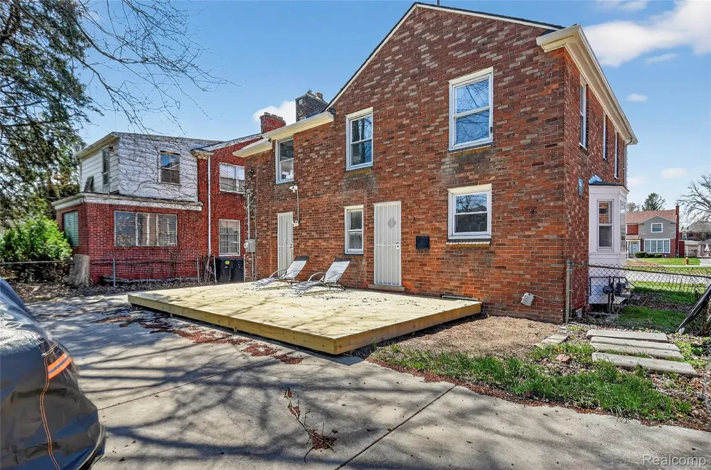 9171 W Outer Drive Detroit City MI 48219