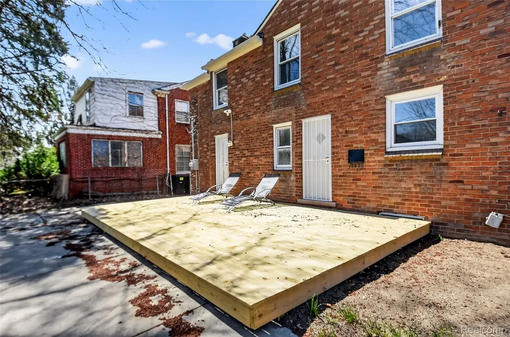 9171 W Outer Drive Detroit City MI 48219