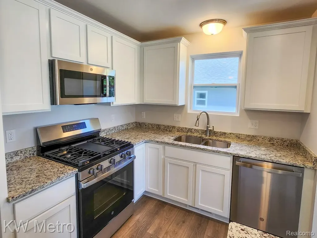 195 Whispering Pines Drive Fenton City MI 48430