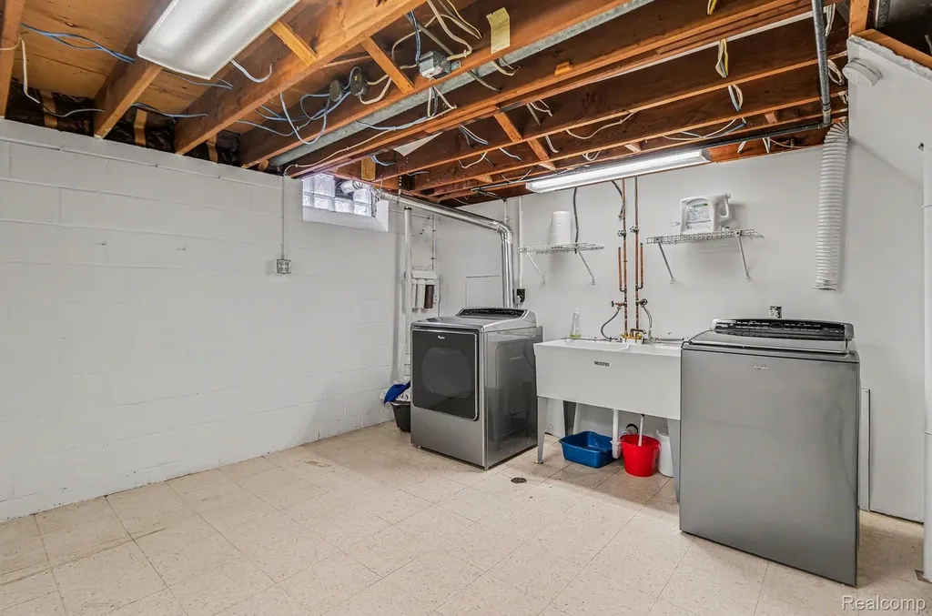 1421 Lloyd Avenue Royal Oak City MI 48073