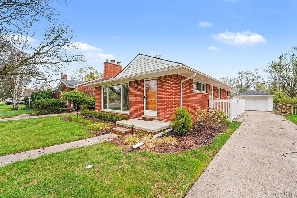 1421 Lloyd Avenue Royal Oak City MI 48073