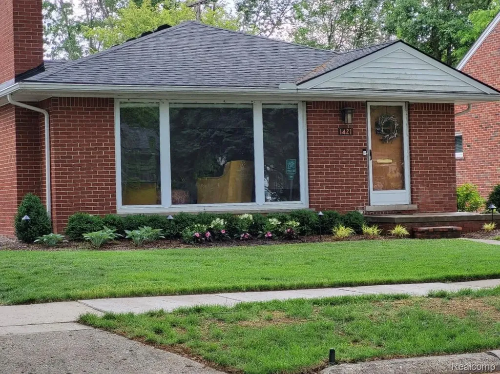 1421 Lloyd Avenue Royal Oak City MI 48073