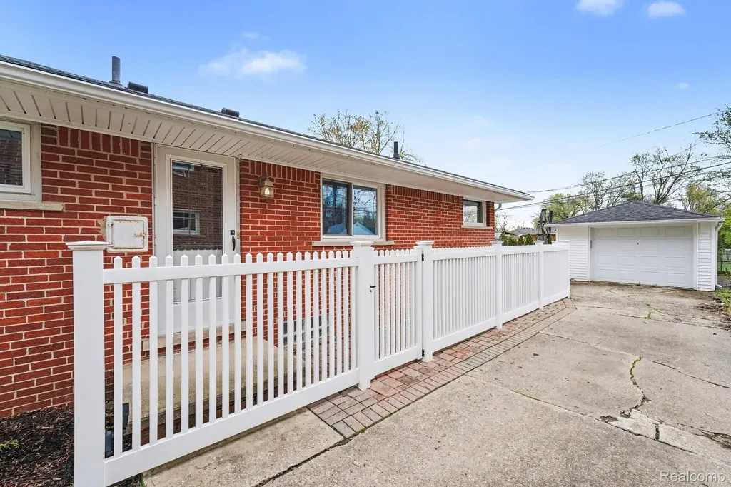 1421 Lloyd Avenue Royal Oak City MI 48073