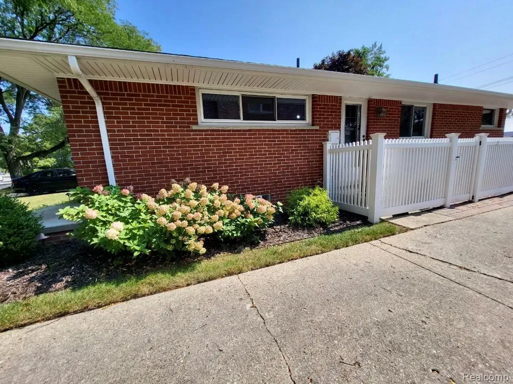 1421 Lloyd Avenue Royal Oak City MI 48073