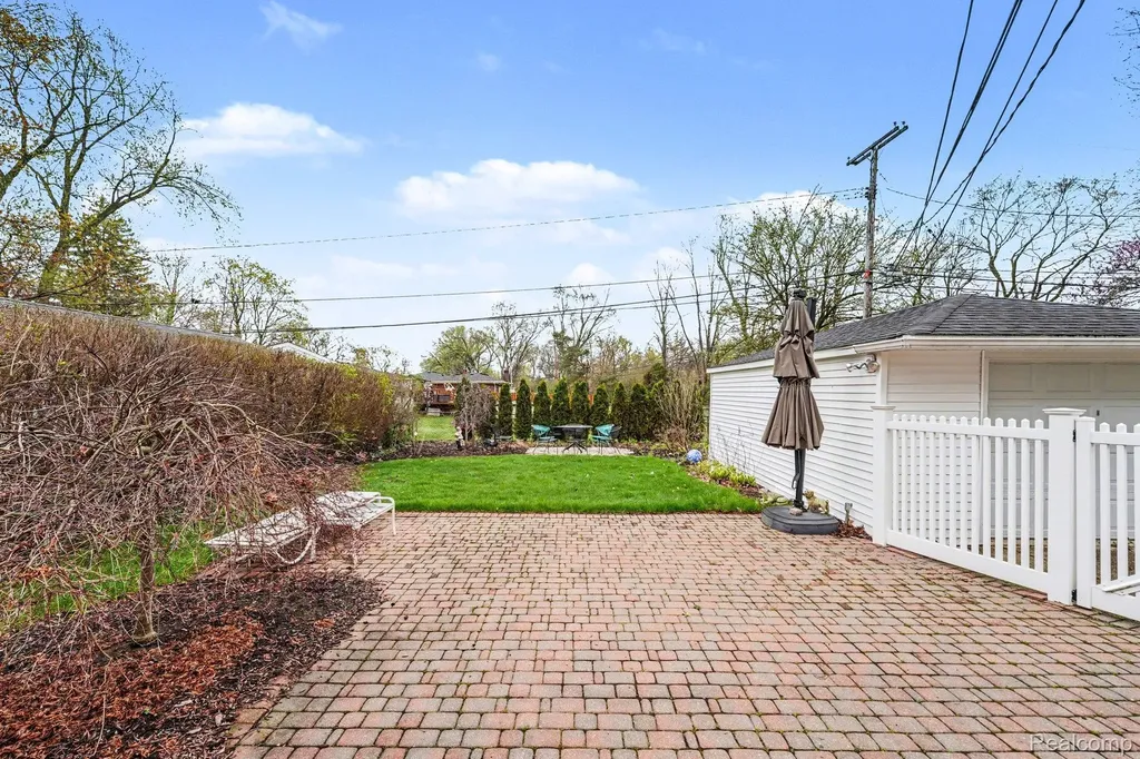 1421 Lloyd Avenue Royal Oak City MI 48073