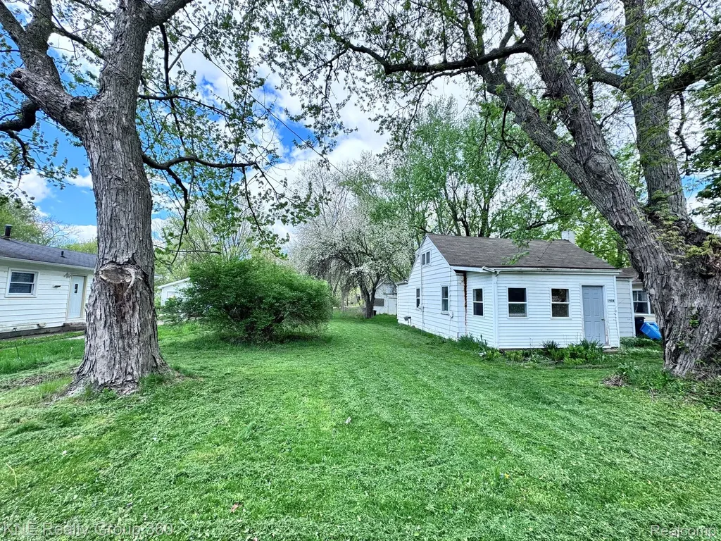 4928 Hughes Road Lansing City MI 48910